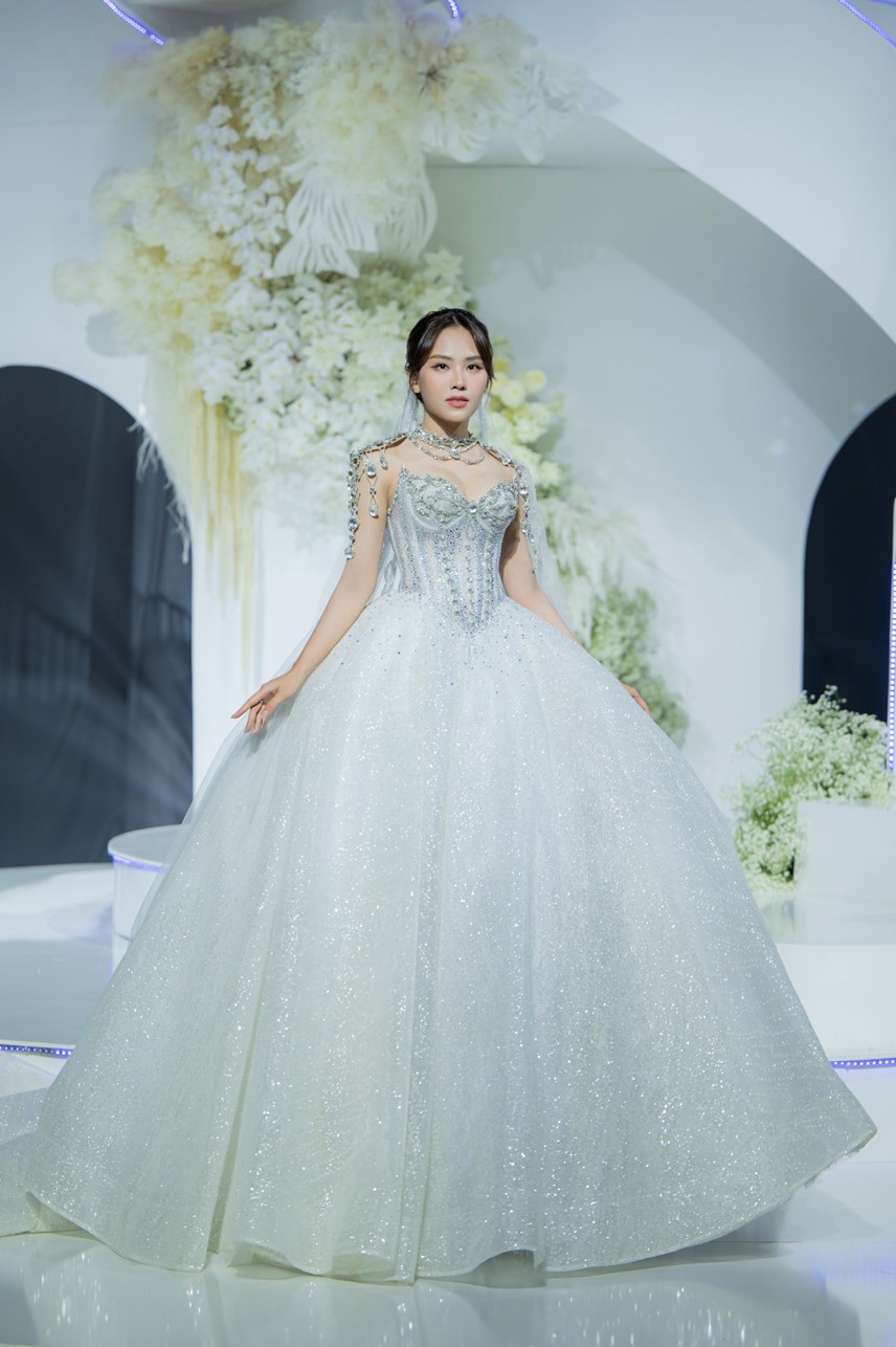 Nhan sắc 'thăng hạng' của Hoa hậu Mai Phương trước thềm Miss World 2024